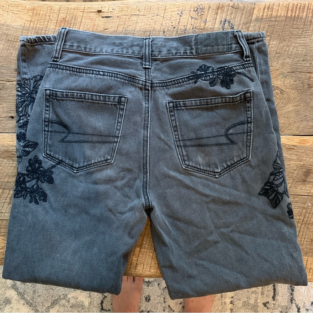 Black Floral American Eagle Jeans🖤 - Picture 2 of 4